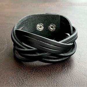 🟦SALE🟦 NEW Artisan made genuine leather bracelet